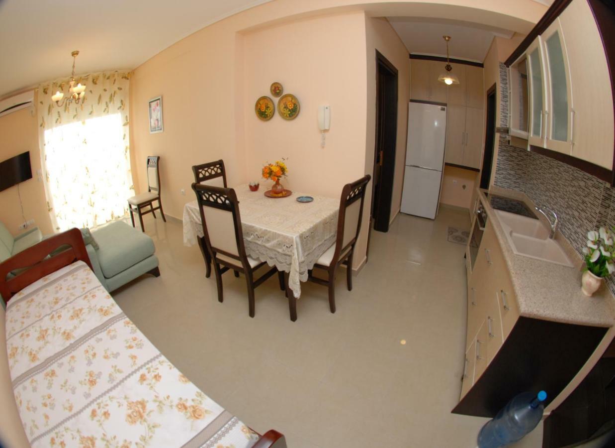 Erti'S Apartments Саранде Екстериор снимка